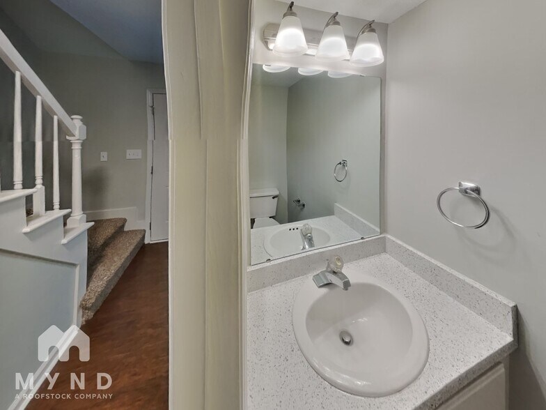 Building Photo - 1513 Pomona Dr