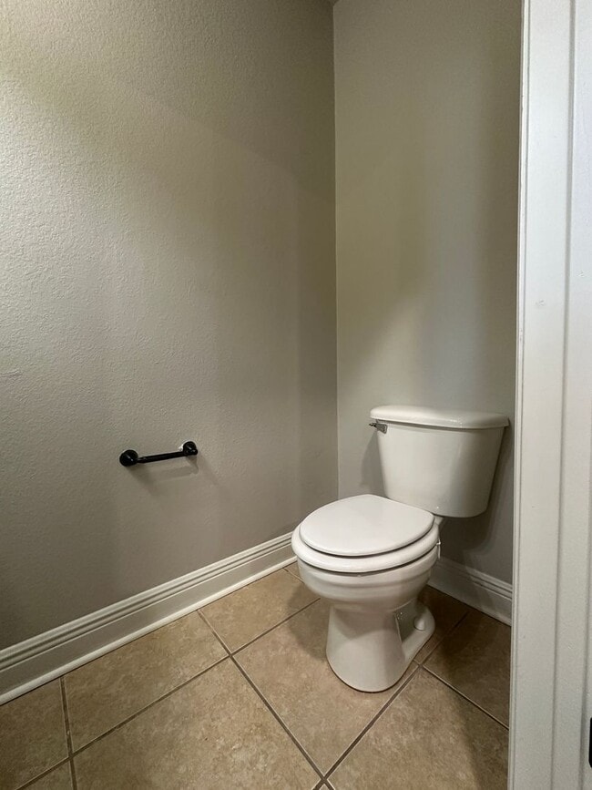 Building Photo - $2000 Move-In-Special