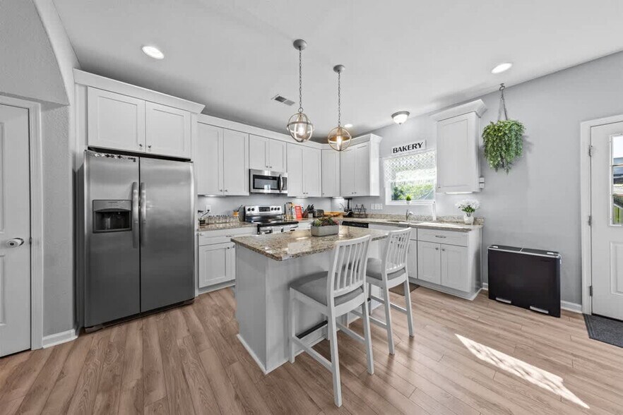 Building Photo - 5021 Woolsey St