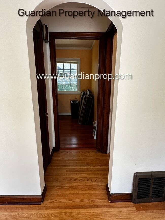 Building Photo - Northeast Single Family Home, Fenced Yard,...