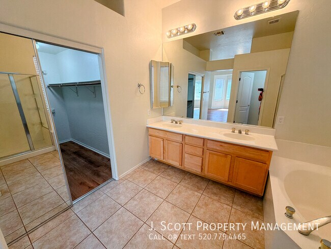 Building Photo - 279 W Desert Ave