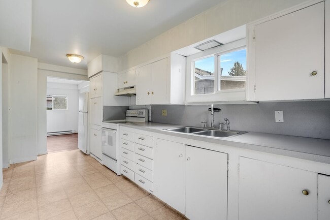 Building Photo - Beautiful 4 Bed, 2 Bath Rental Home in SE ...