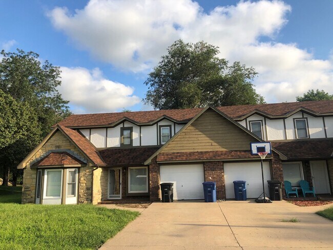 Primary Photo - TS-Woodridge Duplex