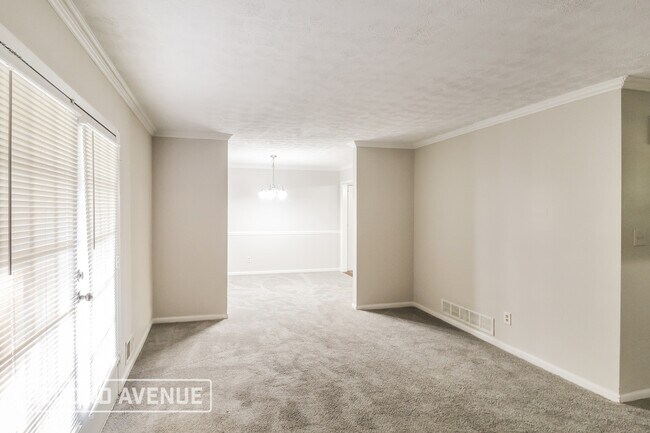 Building Photo - 2481 Rockbridge Rd NW