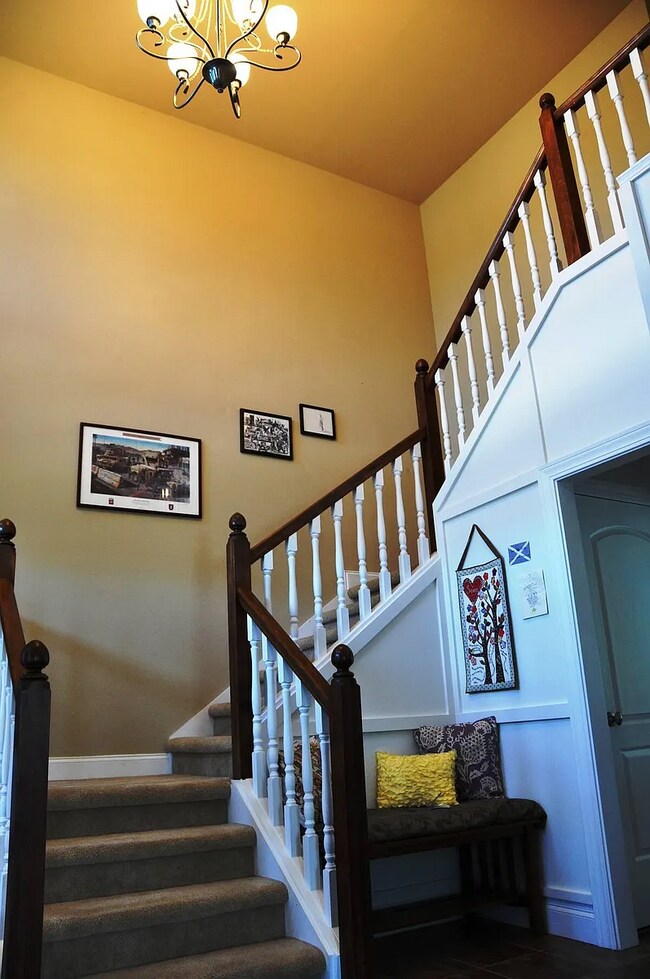 Building Photo - 4627 Sunburst Dr