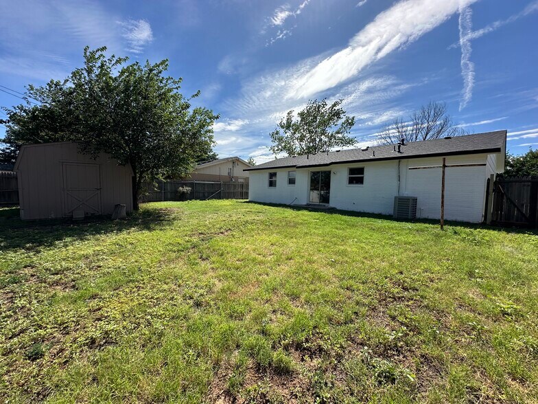 Building Photo - 5111 Benton Dr