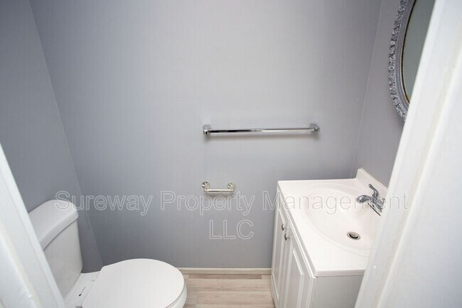 Building Photo - 16 Radnor Ct