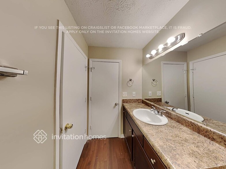 Building Photo - 3156 Fescue Cir