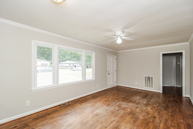 Building Photo - Cozy Home in Lindale, GA