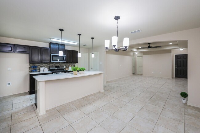 Building Photo - 704 Mercado Ln