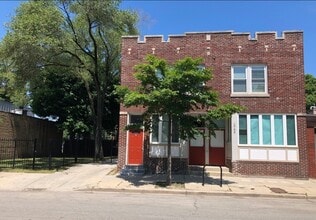 Building Photo - 1705 Simpson St