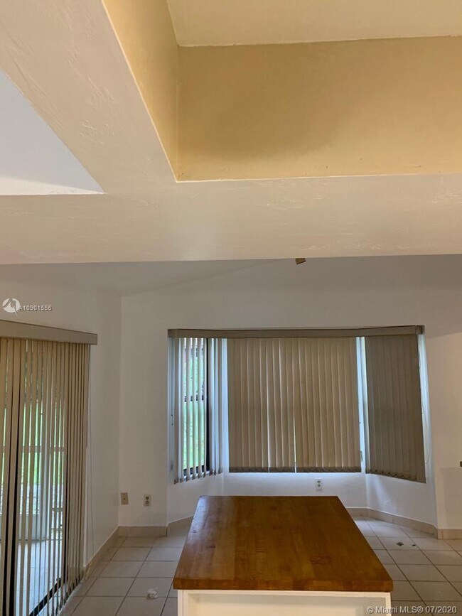 Building Photo - 2499 River Reach Dr