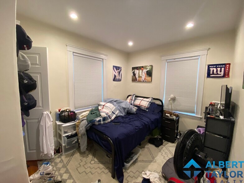 Building Photo - 8 Sawyer Ter