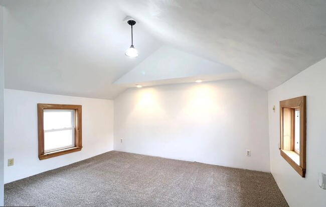 Building Photo - Charming 3-Bedroom Home with Office in How...