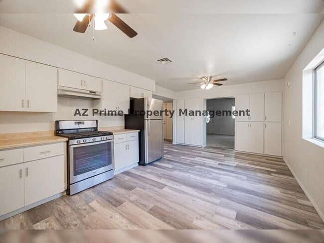 Building Photo - 1423 E Virginia Ave