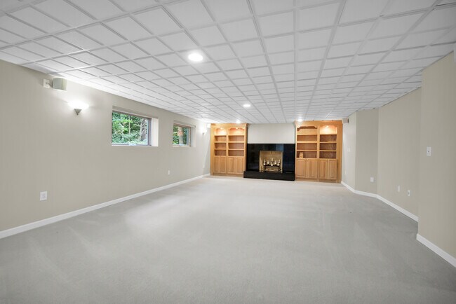 Building Photo - 36W244 Fieldcrest Dr