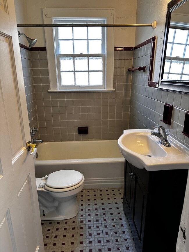 Building Photo - East Nashville, Walk to Riverside Village