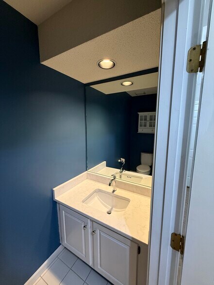 Building Photo - 791 Long Hill Rd