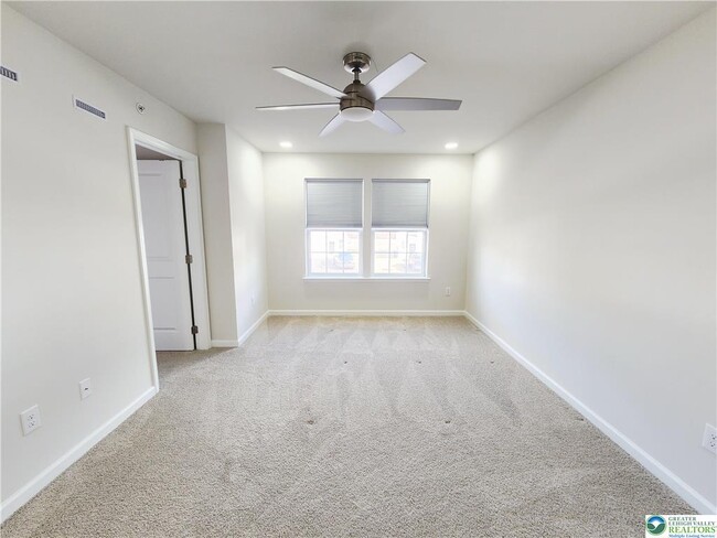 Building Photo - 1182 Susan Cir