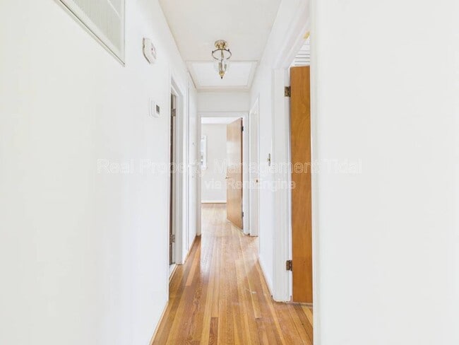 Building Photo - 47 Beaconsdale Ln