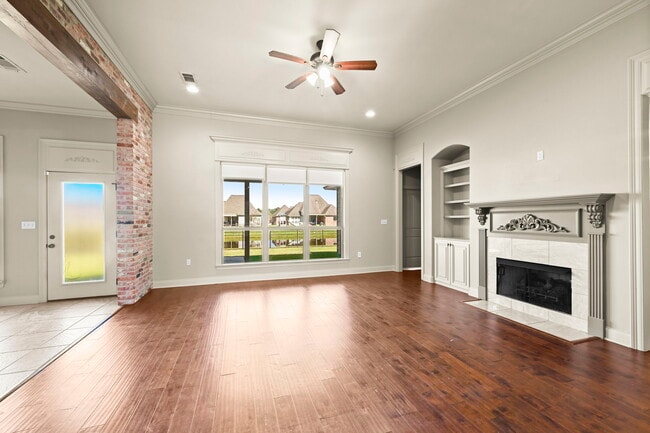 Building Photo - 16923 Bradford Ave