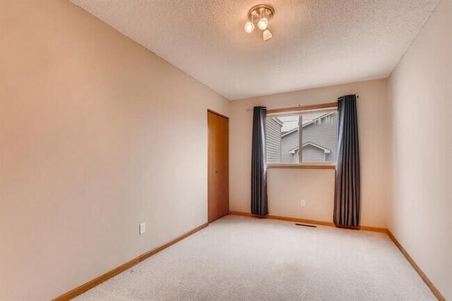 Building Photo - 2831 Carver Park Cir, Woodbury, MN, 55125