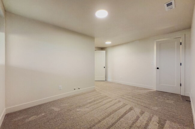 Building Photo - Modern 4-Bed, 2-Bath Home with Central Air...