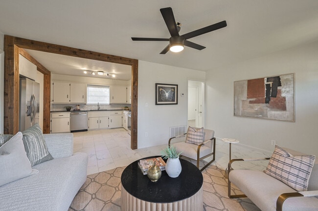 Building Photo - 4013 Mallard Dr