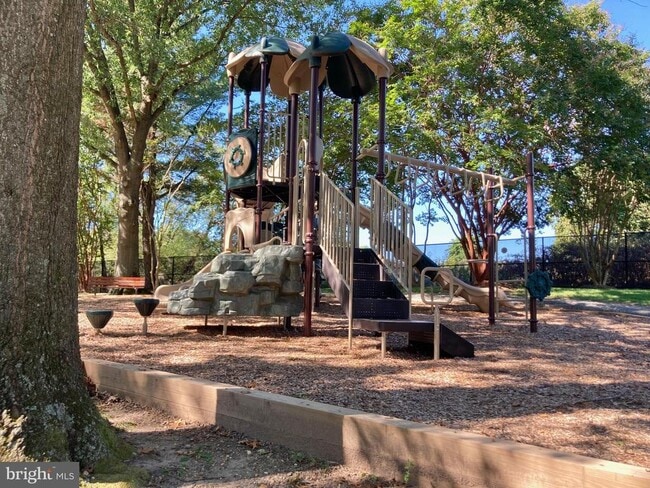 Building Photo - 5902 Mt Eagle Dr