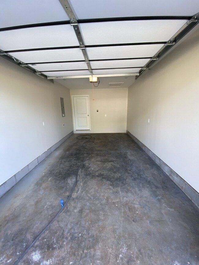 Building Photo - 200 Parkers Loop