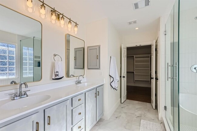 Building Photo - 3805 Mankins Way