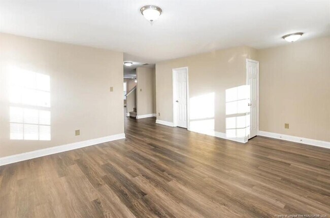 Building Photo - 956 Littleton Dr
