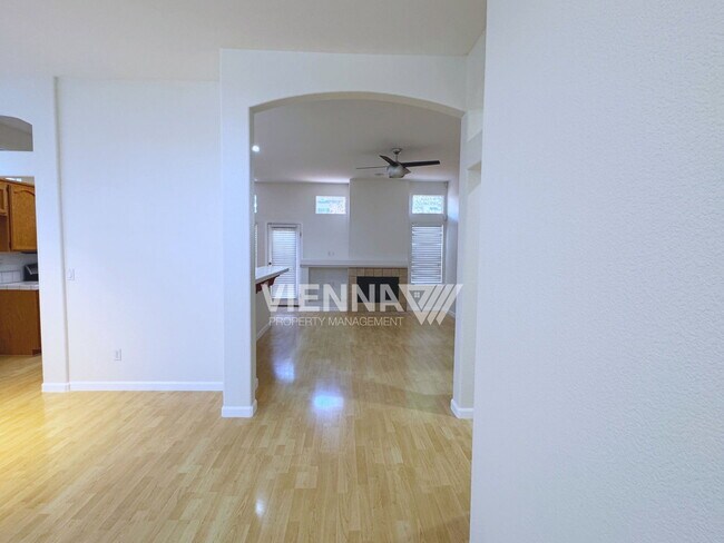 Building Photo - 2736 Genesee Dr