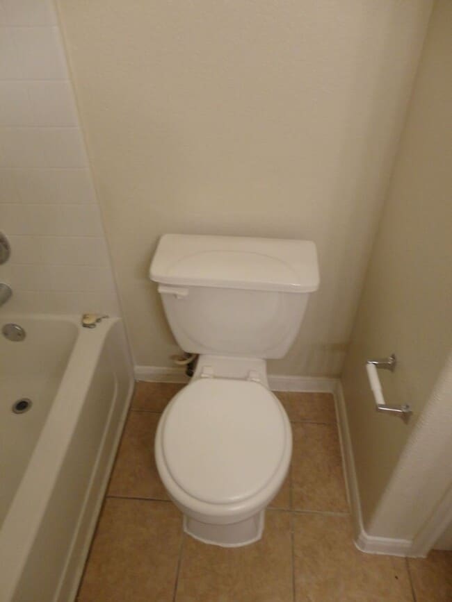 Building Photo - Nice 4 bedroom house close to down town!