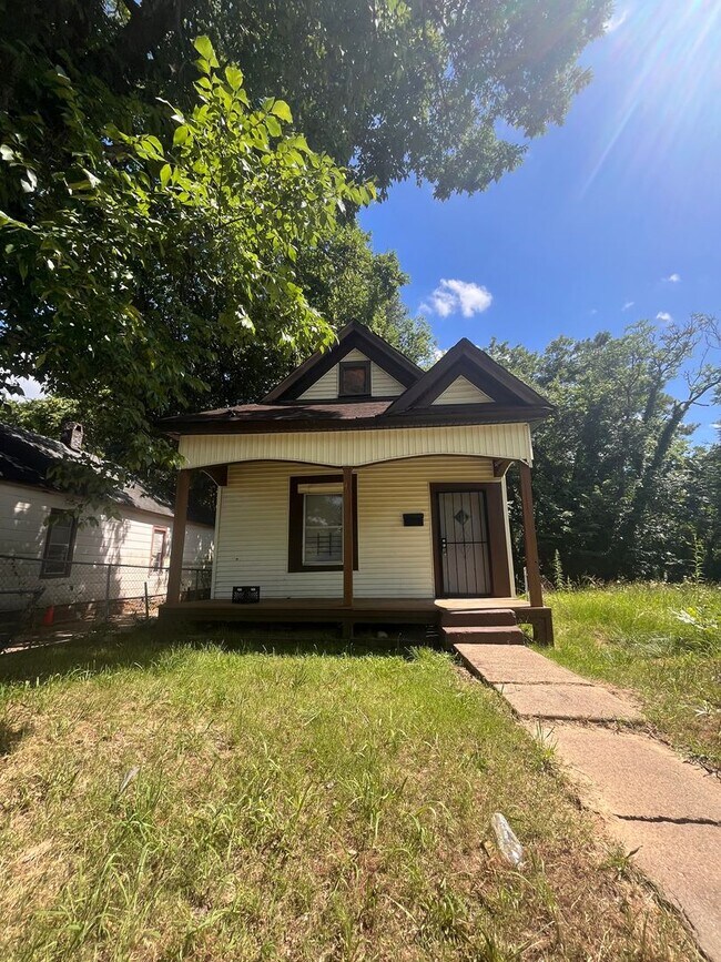 Building Photo - Newly Renovated Unit in Heart of Memphis