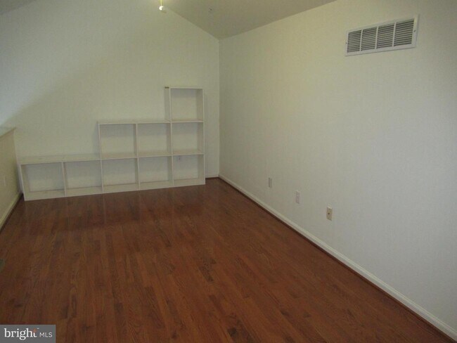 Building Photo - 803 Purple Martin Ct