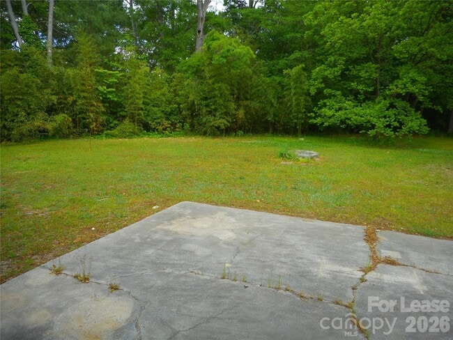 Building Photo - 733 Catawba Cir N