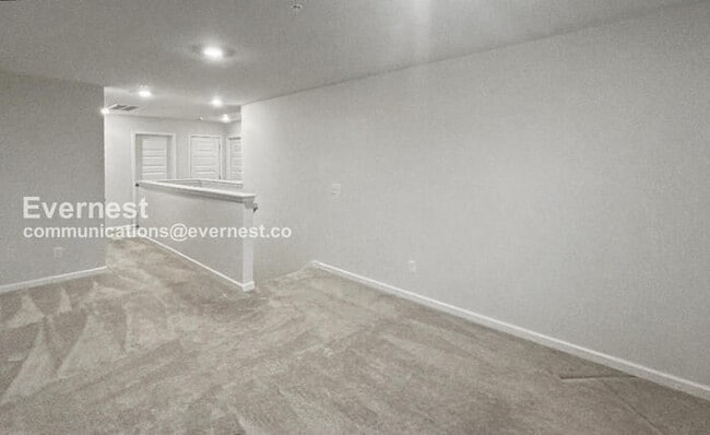 Building Photo - 3 Bed/2.5 Bath Townhome with Garage / Pet-Friendly / Available Now!