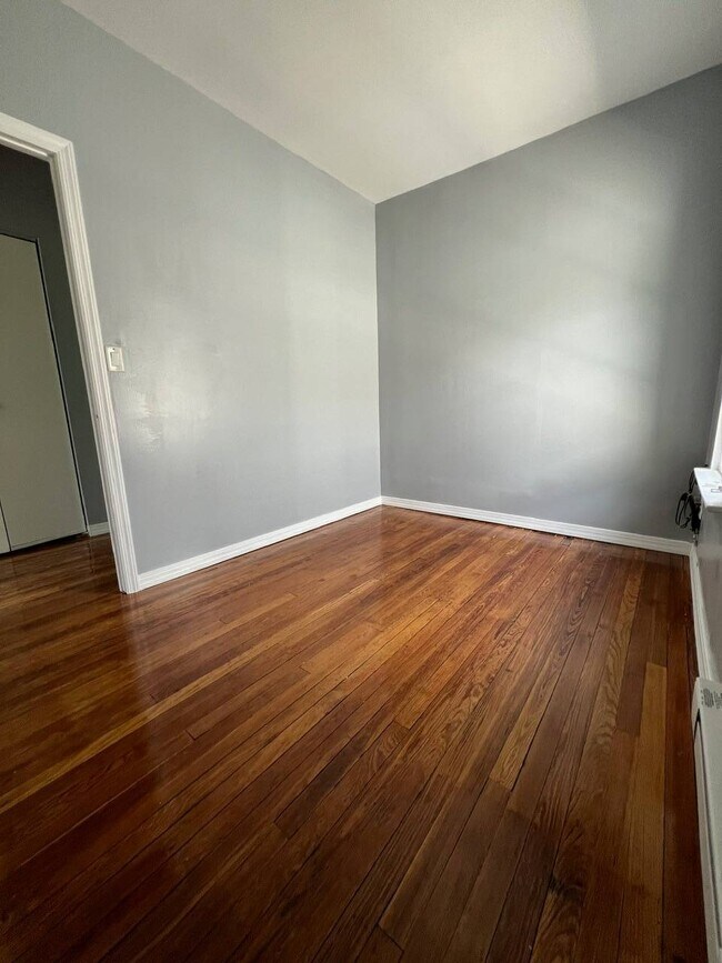 Building Photo - 27 Alton Pl