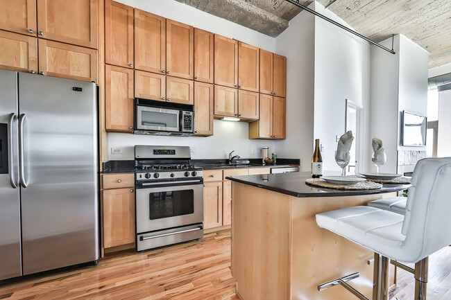 Kitchen - 758 N Larrabee St