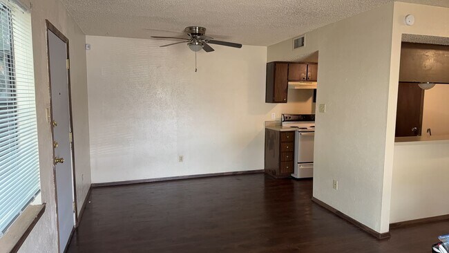 Building Photo - 4504 Hunt Cir