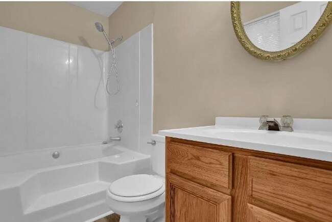 Building Photo - 3 bed 2 bath Elegant House in Dekalb!