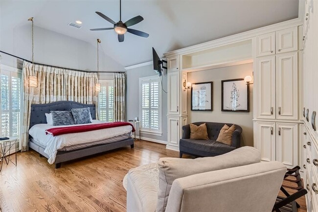 Building Photo - 2390 W 8th St