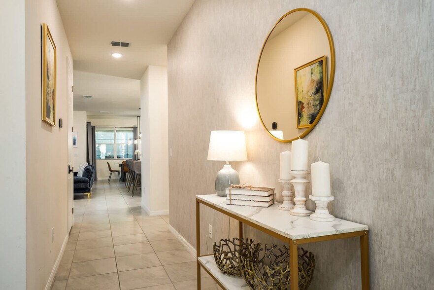 Building Photo - 1566 Mermaid Cv Wy