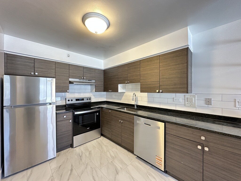 Building Photo - 1639 Oakwood Ave