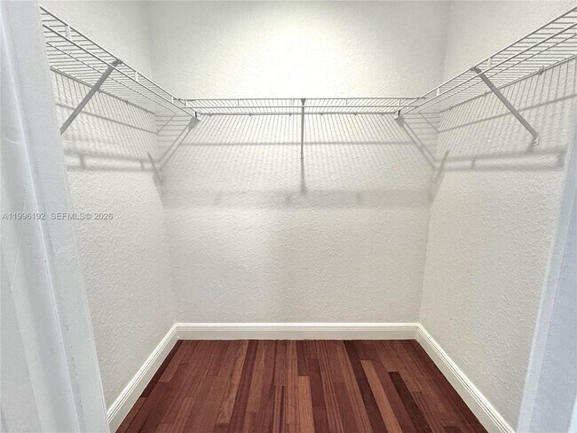 Building Photo - 504 SW 4th Ave