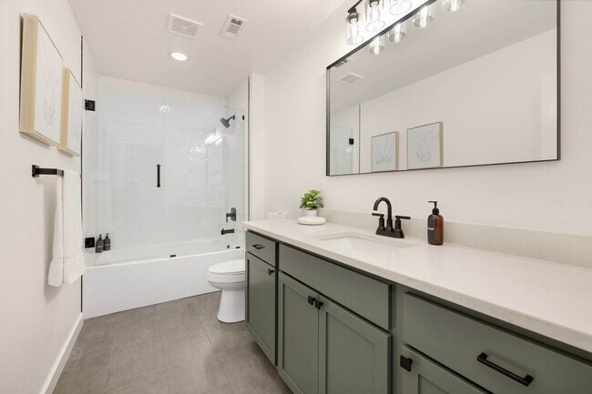 Building Photo - 738 N 5th St