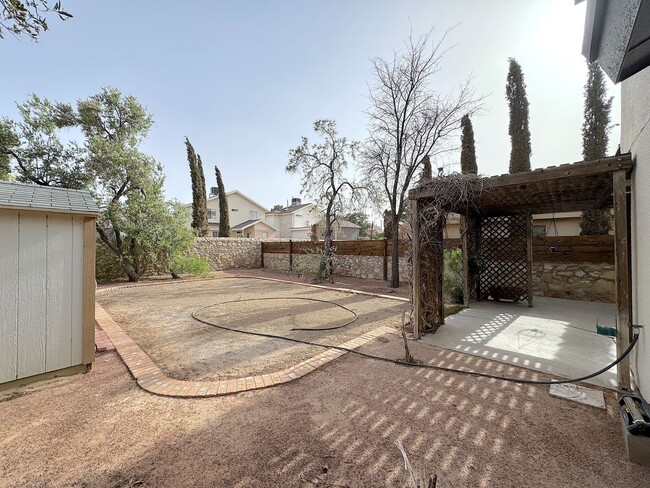 Building Photo - East El Paso 3 bed Refrig A/C with Solar P...