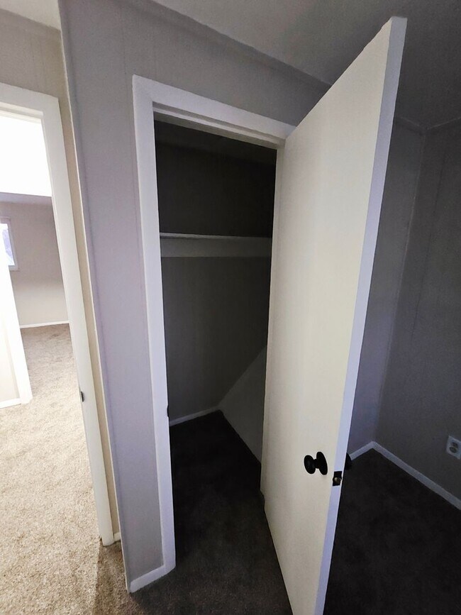 Building Photo - Move-in Ready 3bd 1 ba!