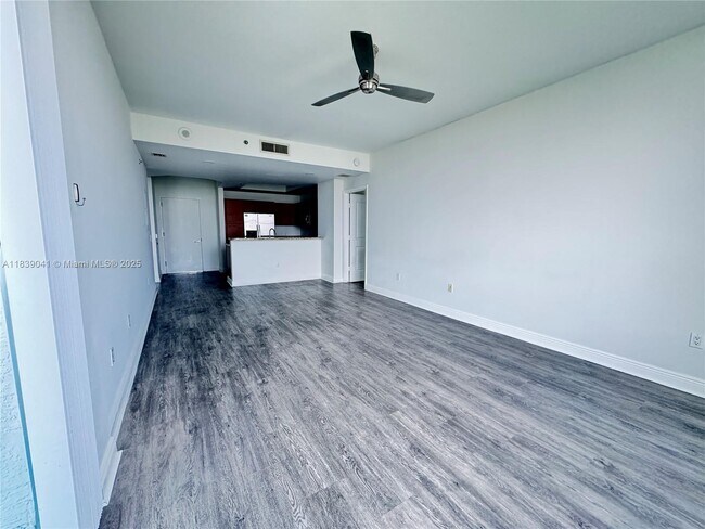 Building Photo - 2641 N Flamingo Rd